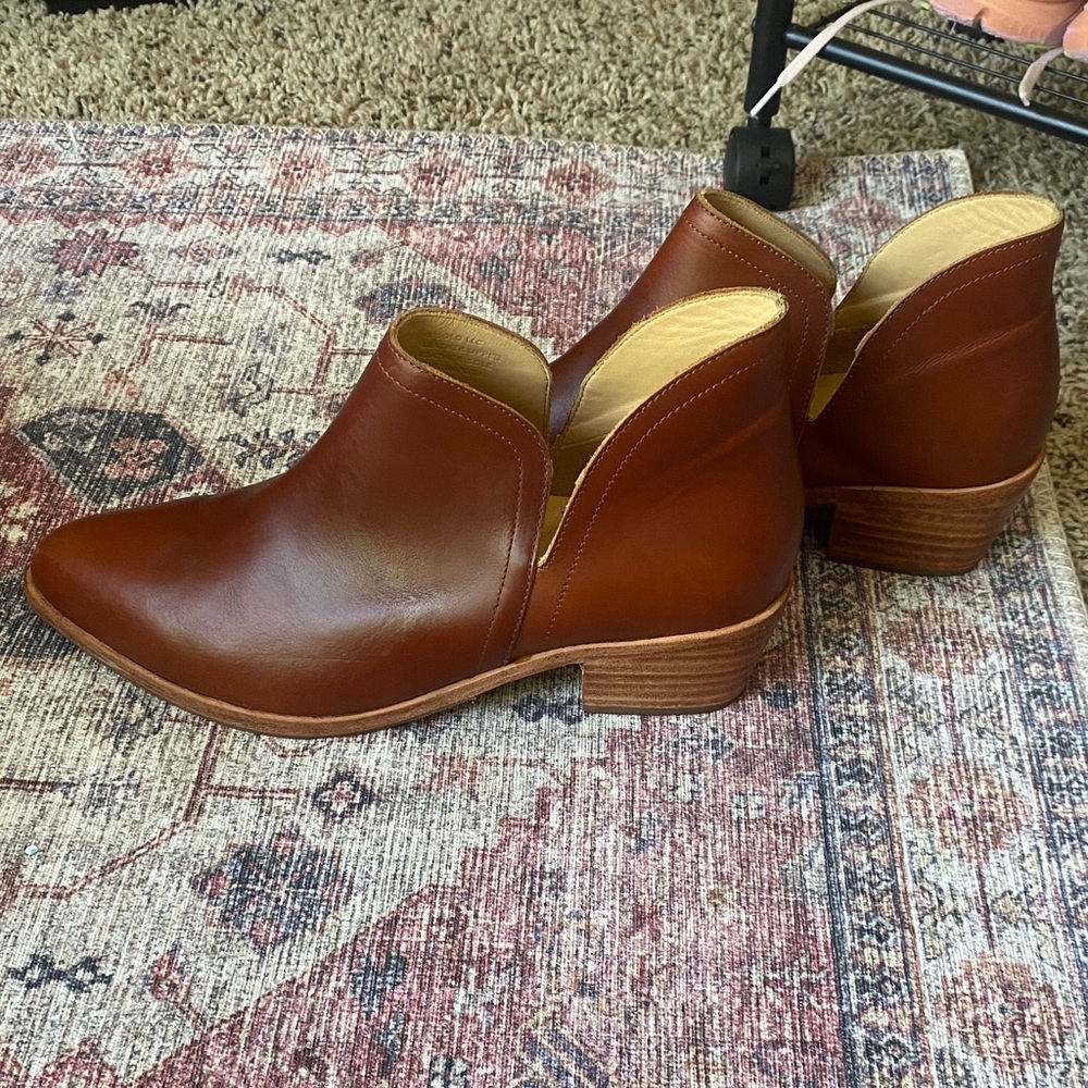 Nisolo Chestnut 100% Leather Heel Boots Slip On Like New - Picture 4 of 9